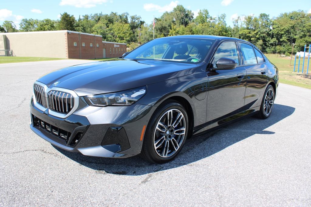 New 2026 BMW 550e xDrive image 4