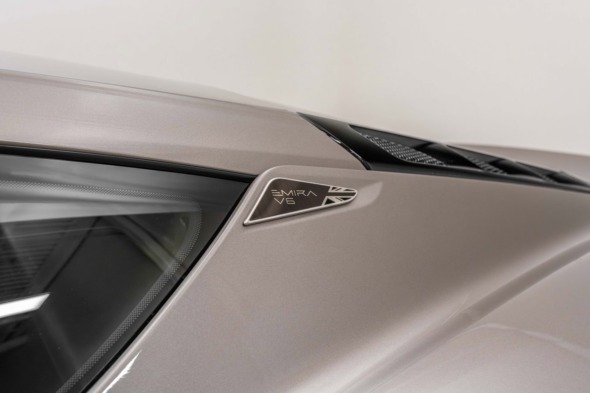 Used 2025 Lotus Emira RWD image 41