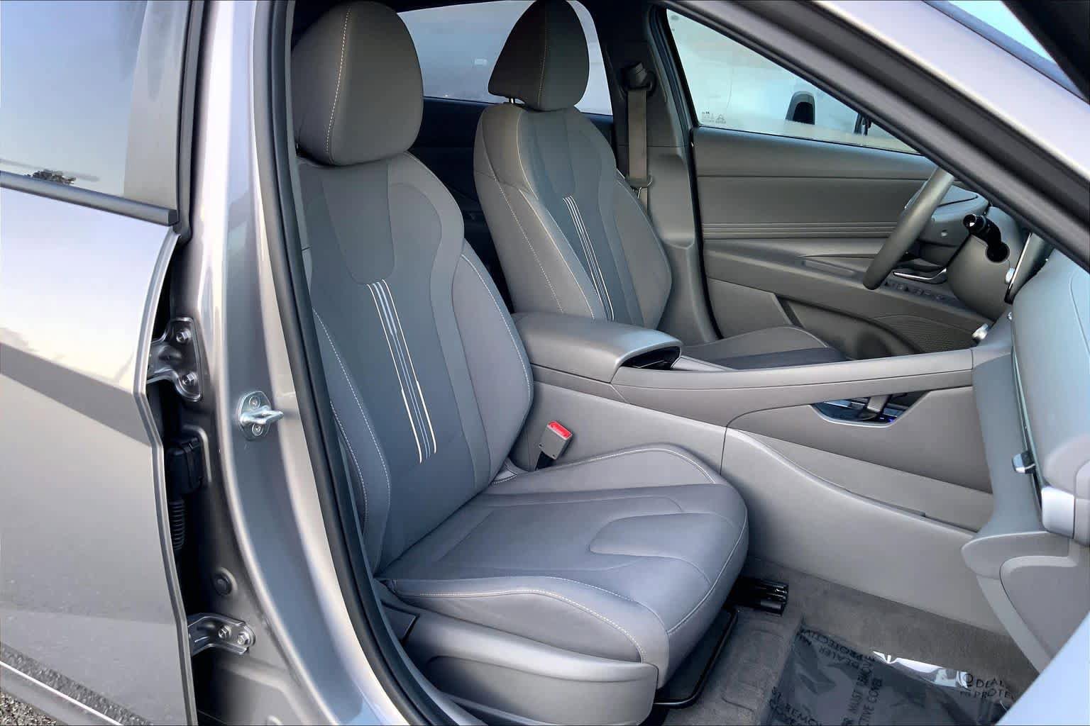 Used 2022 Hyundai Elantra SEL w/ Convenience Package FWD image 9