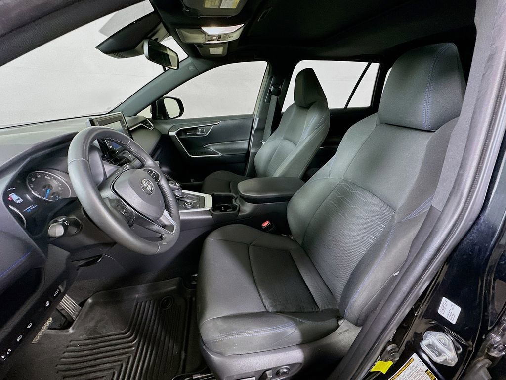Used 2022 Toyota RAV4 SE w/ Convenience Package image 13