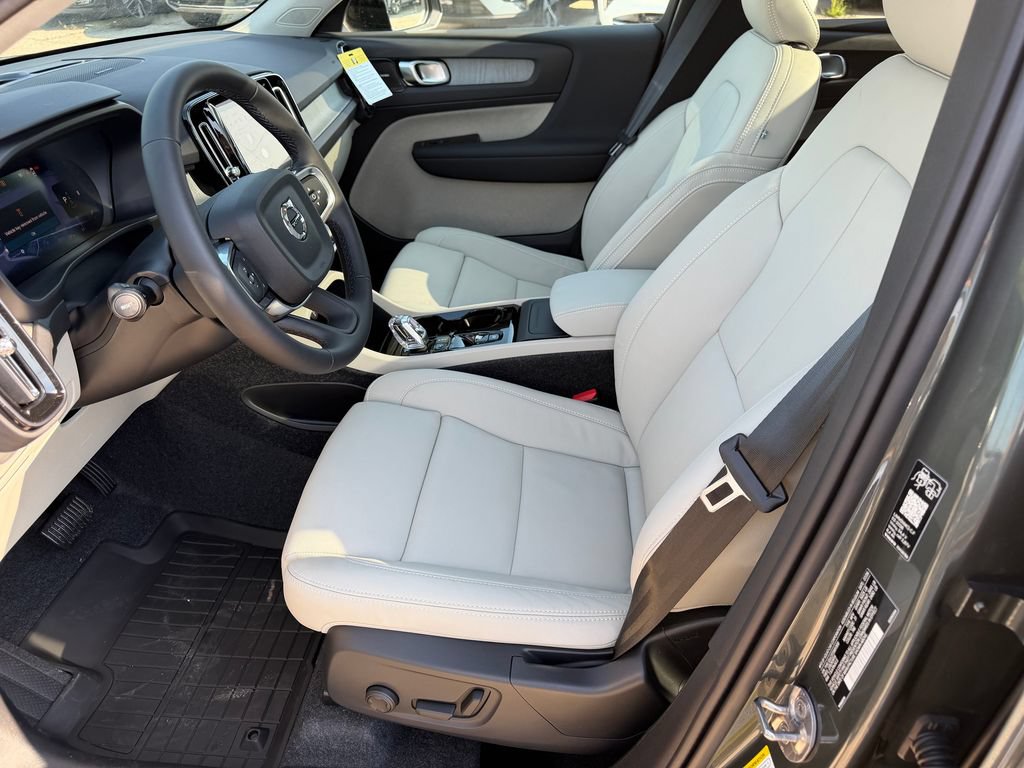 New 2026 Volvo XC40 B5 Plus w/ Protection Package Premier AWD/4WD image 17