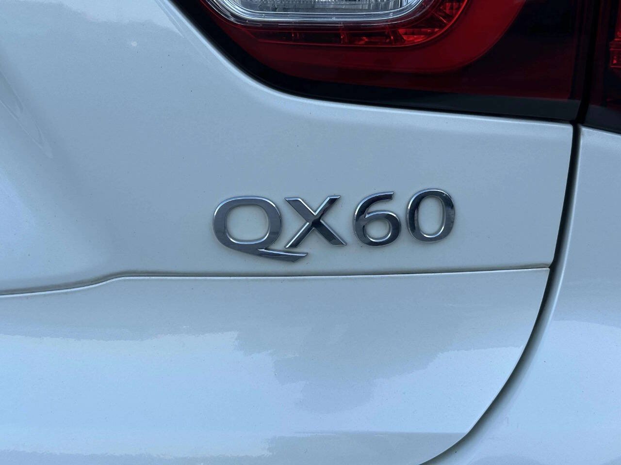 Used 2017 INFINITI QX60 Luxe w/ Deluxe Technology Package AWD/4WD image 37