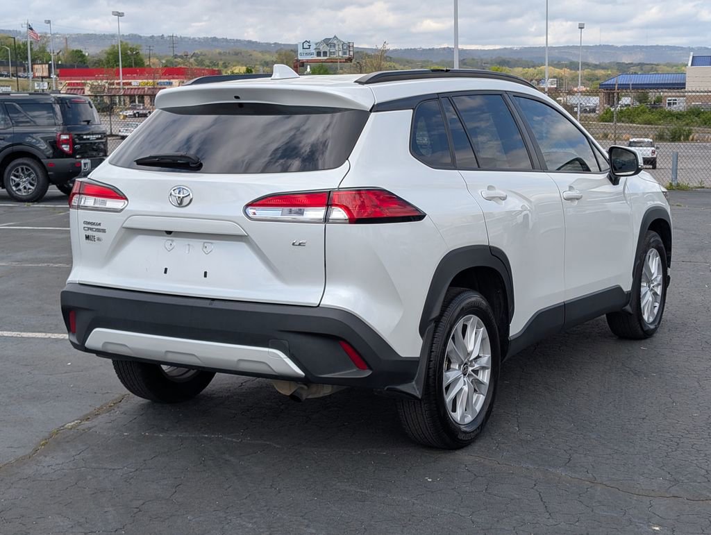 Used 2023 Toyota Corolla Cross LE w/ Moonroof Package image 6