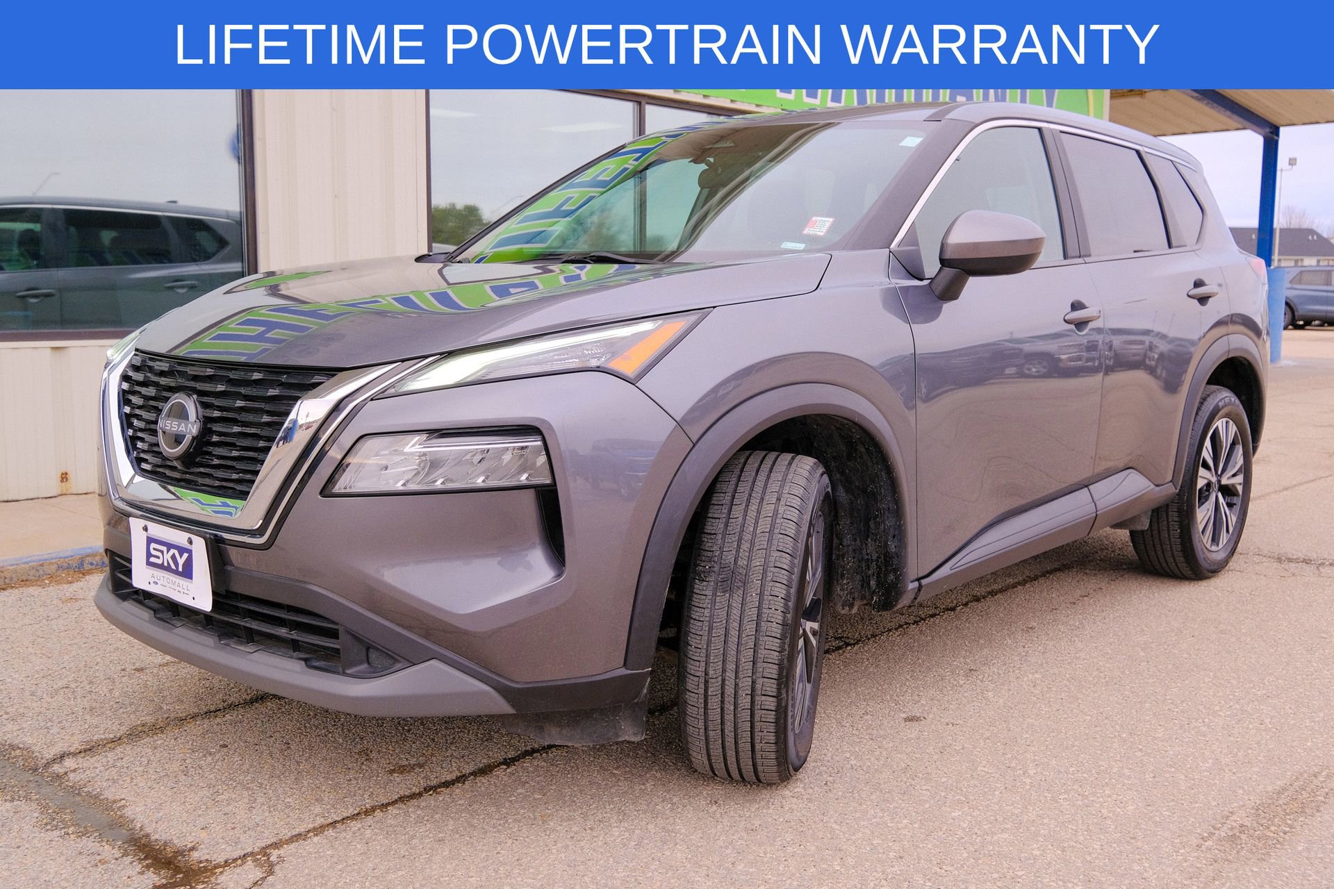 Used 2023 Nissan Rogue SV image 1