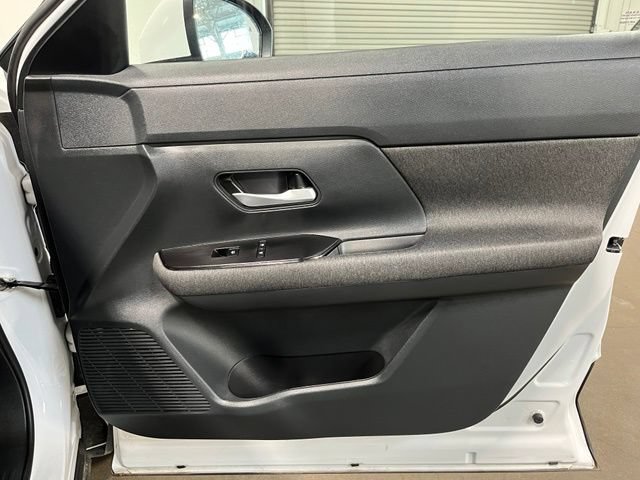 Used 2025 Nissan Kicks SV AWD/4WD image 11