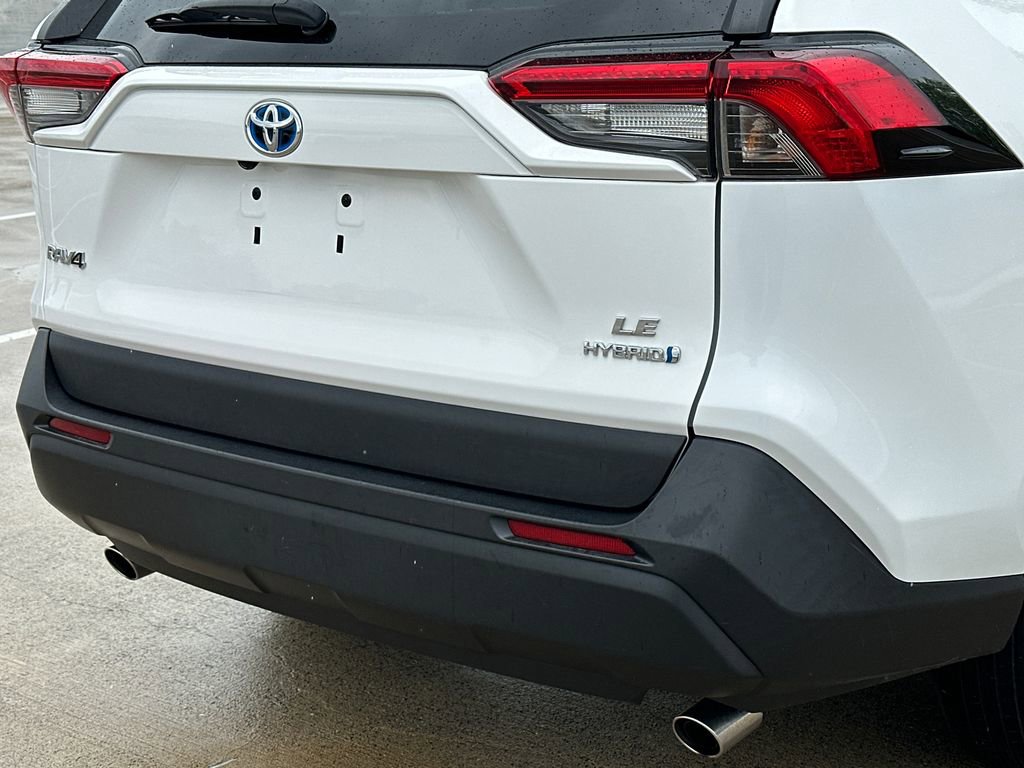 Used 2021 Toyota RAV4 LE AWD/4WD image 5