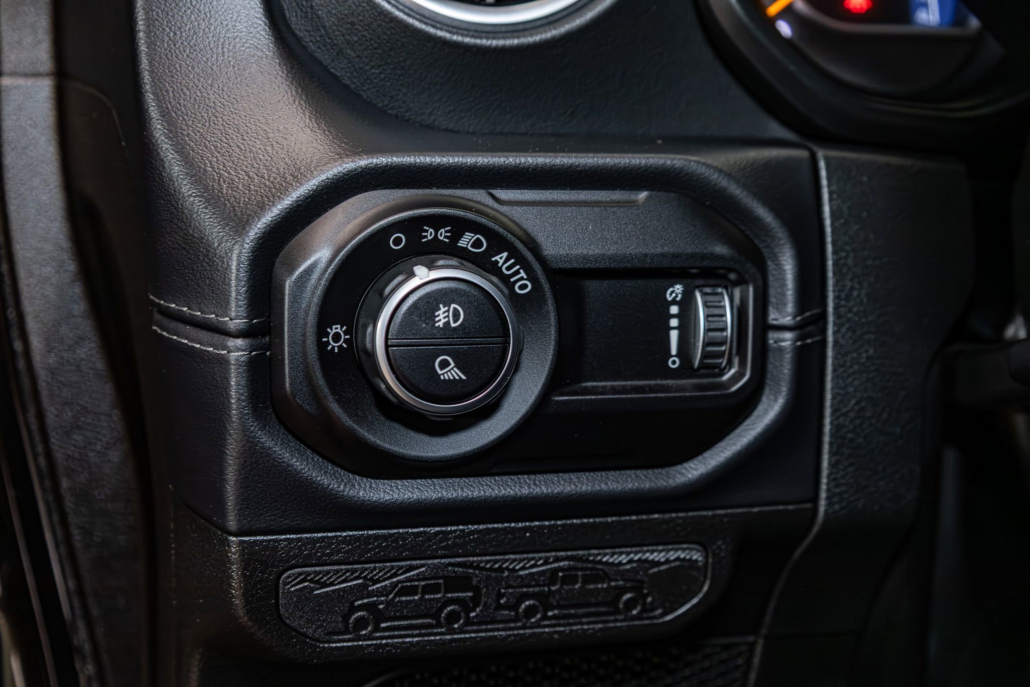 Used 2025 Jeep Gladiator Sport AWD/4WD image 17