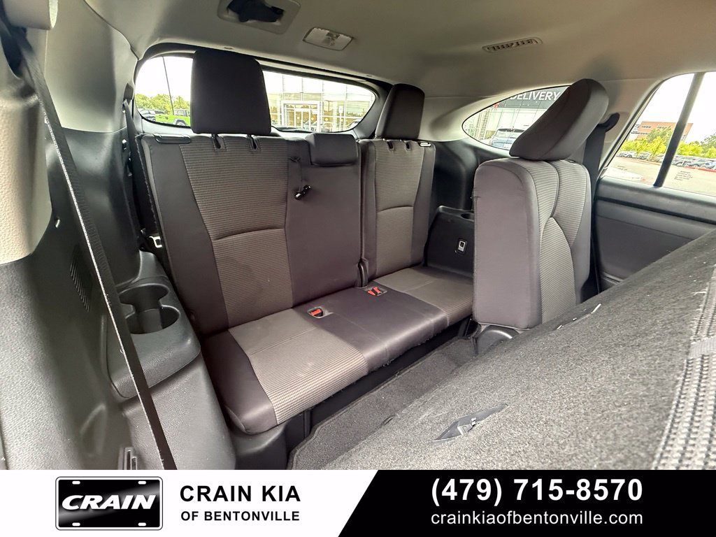 Used 2022 Toyota Highlander LE AWD/4WD image 32