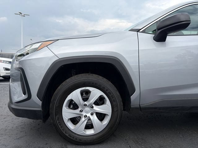 Used 2025 Toyota RAV4 LE AWD/4WD image 25