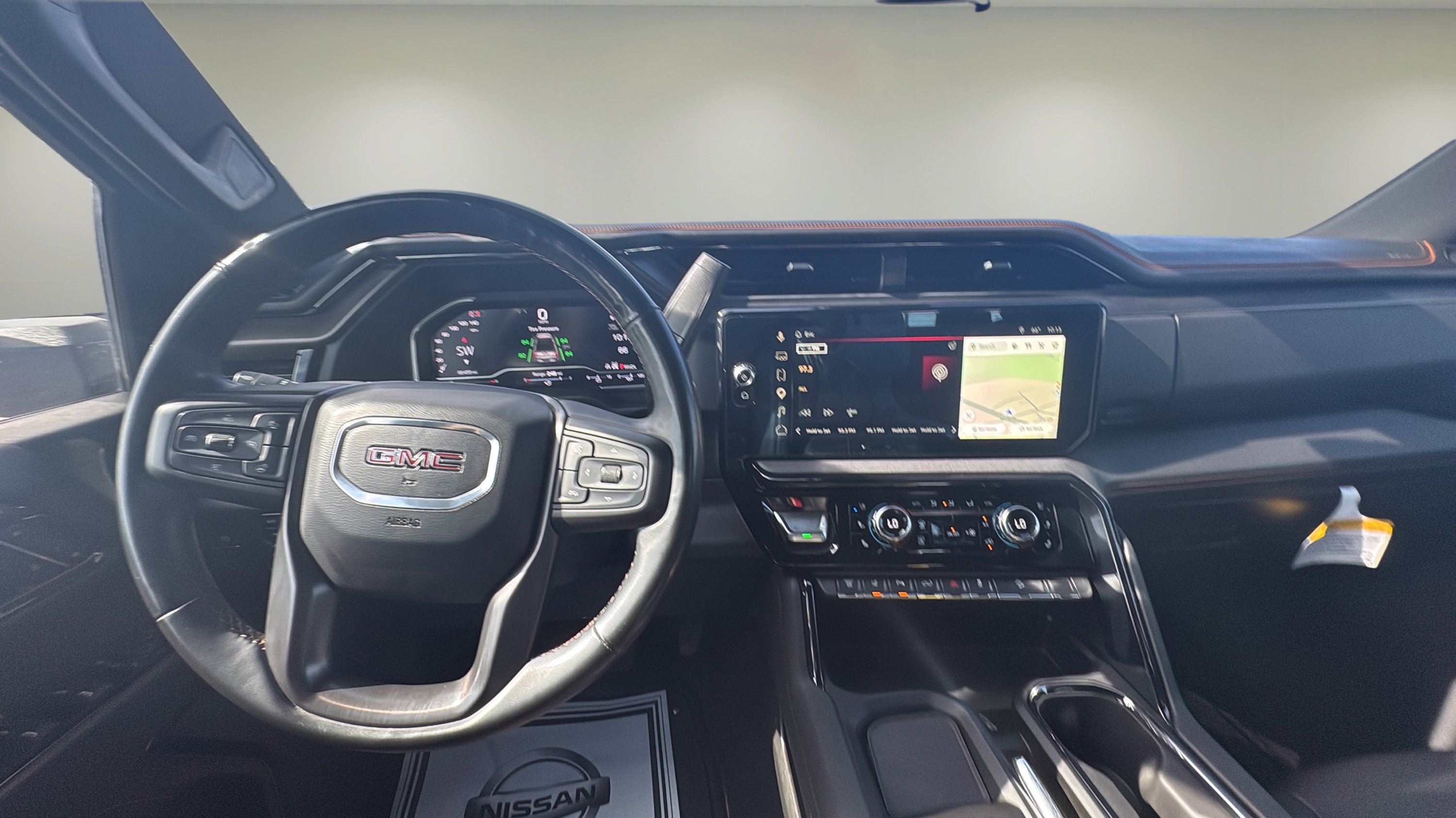 Used 2024 GMC Sierra 2500 AT4 w/ AT4 Premium Plus Package AWD/4WD image 9