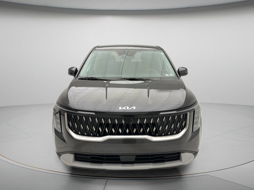 Used 2025 Kia Carnival FWD image 2