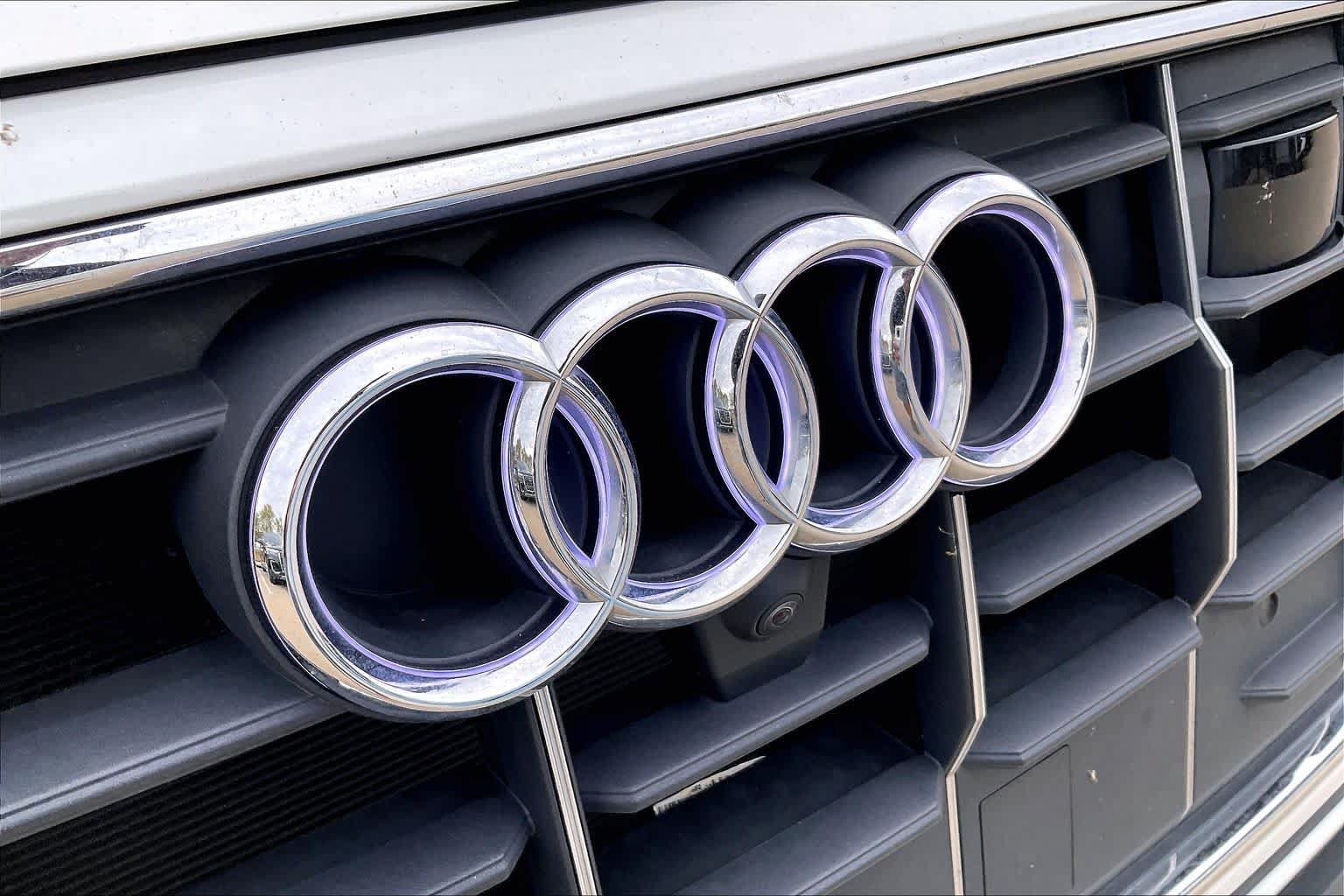 Used 2023 Audi Q8 Premium w/ Convenience Package AWD/4WD image 32