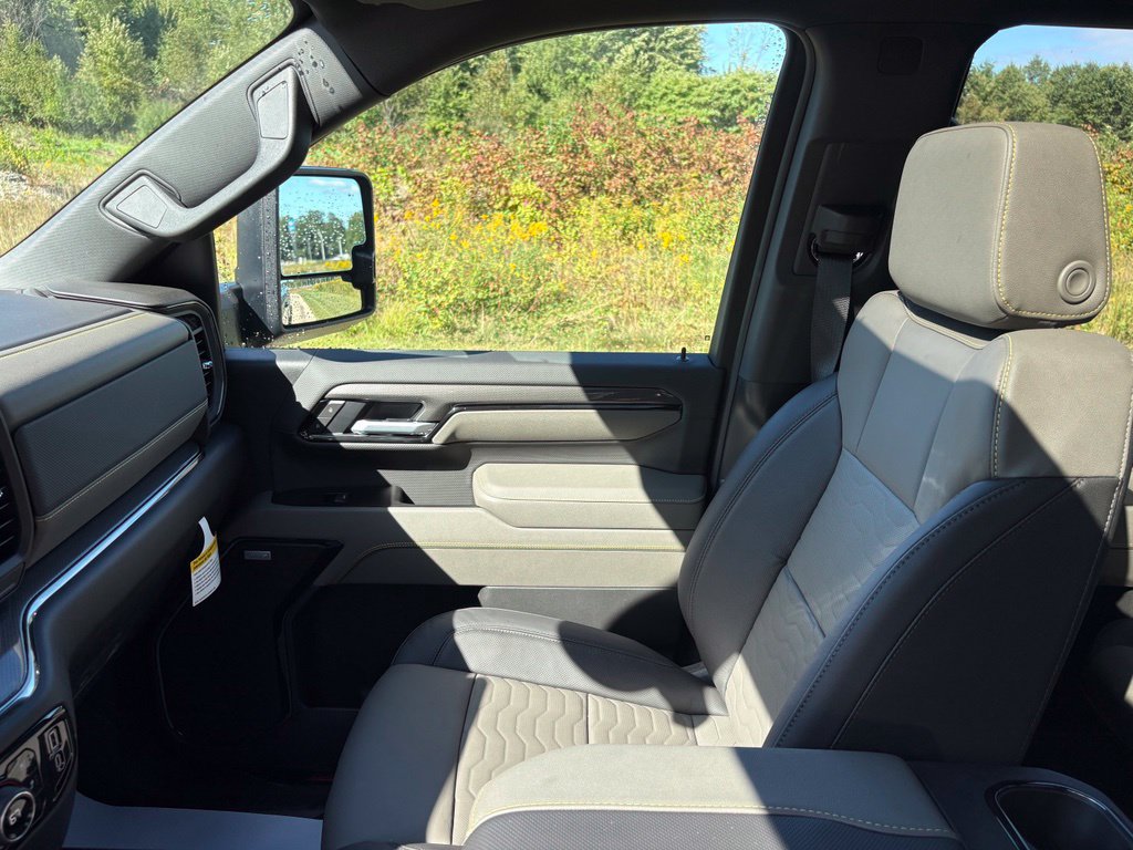 New 2026 Chevrolet Silverado 2500 ZR2 w/ LPO, Dark Essentials Package AWD/4WD image 16