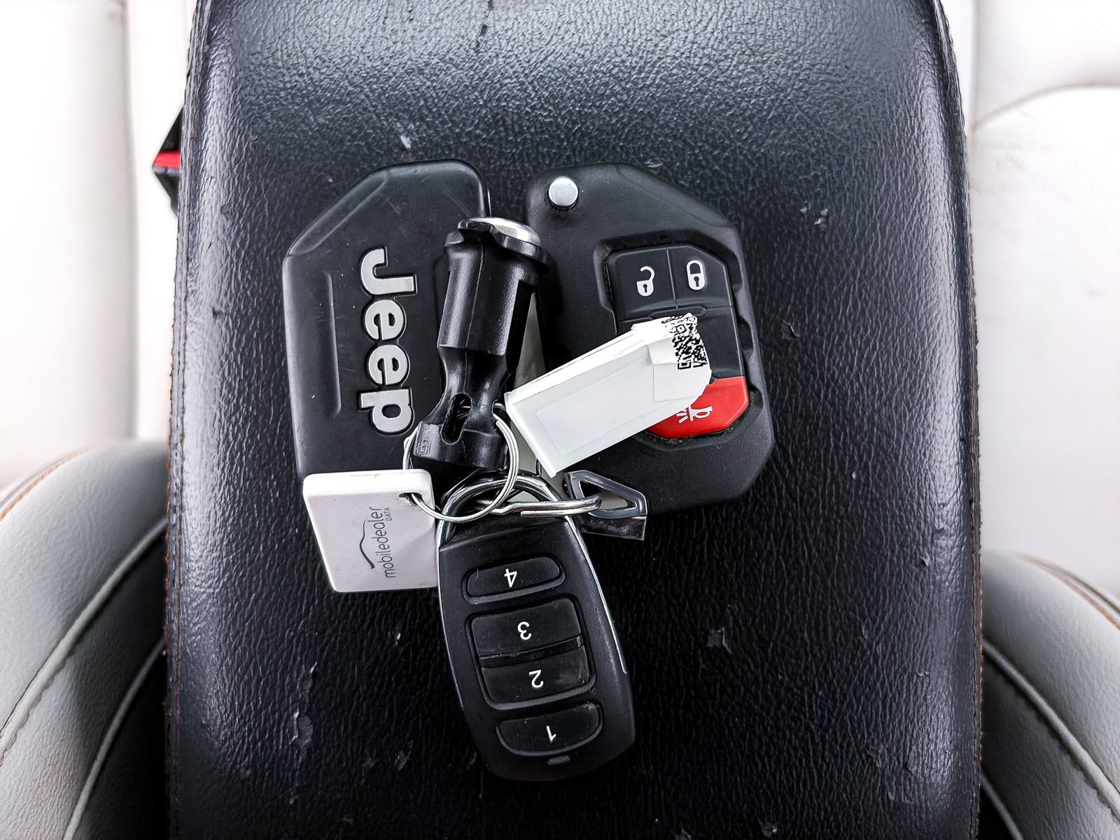 Used 2021 Jeep Gladiator Mojave AWD/4WD image 32
