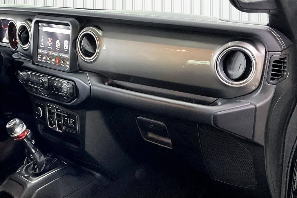 Used 2020 Jeep Wrangler Unlimited Sahara w/ Dual Top Group AWD/4WD image 24