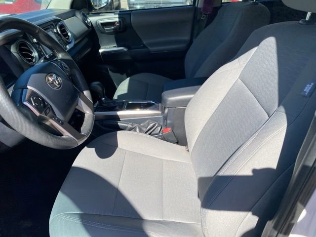 Used 2018 Toyota Tacoma SR5 AWD/4WD image 14