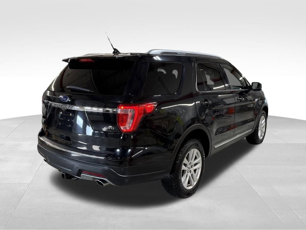 Used 2018 Ford Explorer XLT w/ Equipment Group 202A AWD/4WD image 44