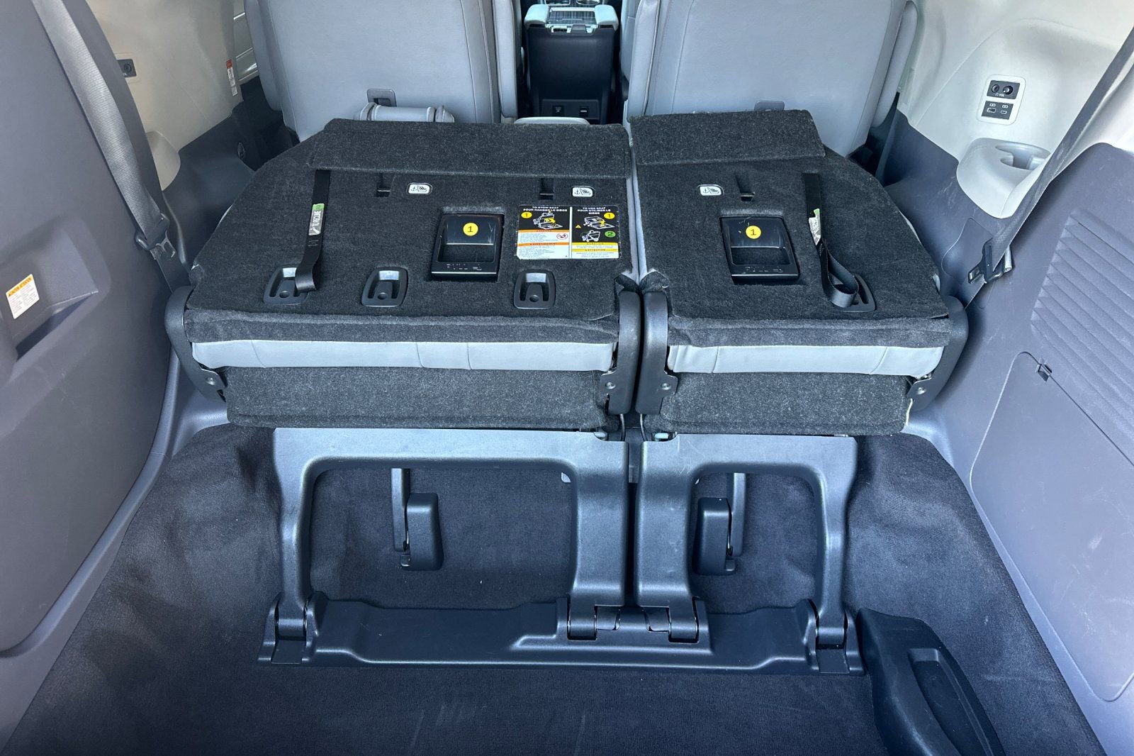 Certified 2023 Toyota Sienna Limited image 20