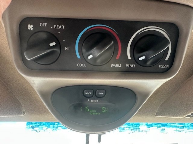 Used 2004 Ford Excursion Limited image 32