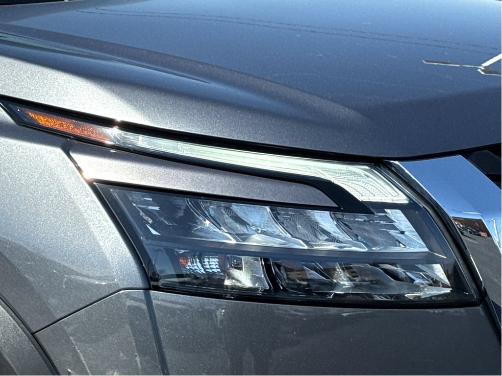 Used 2025 Nissan Pathfinder SV AWD/4WD image 5