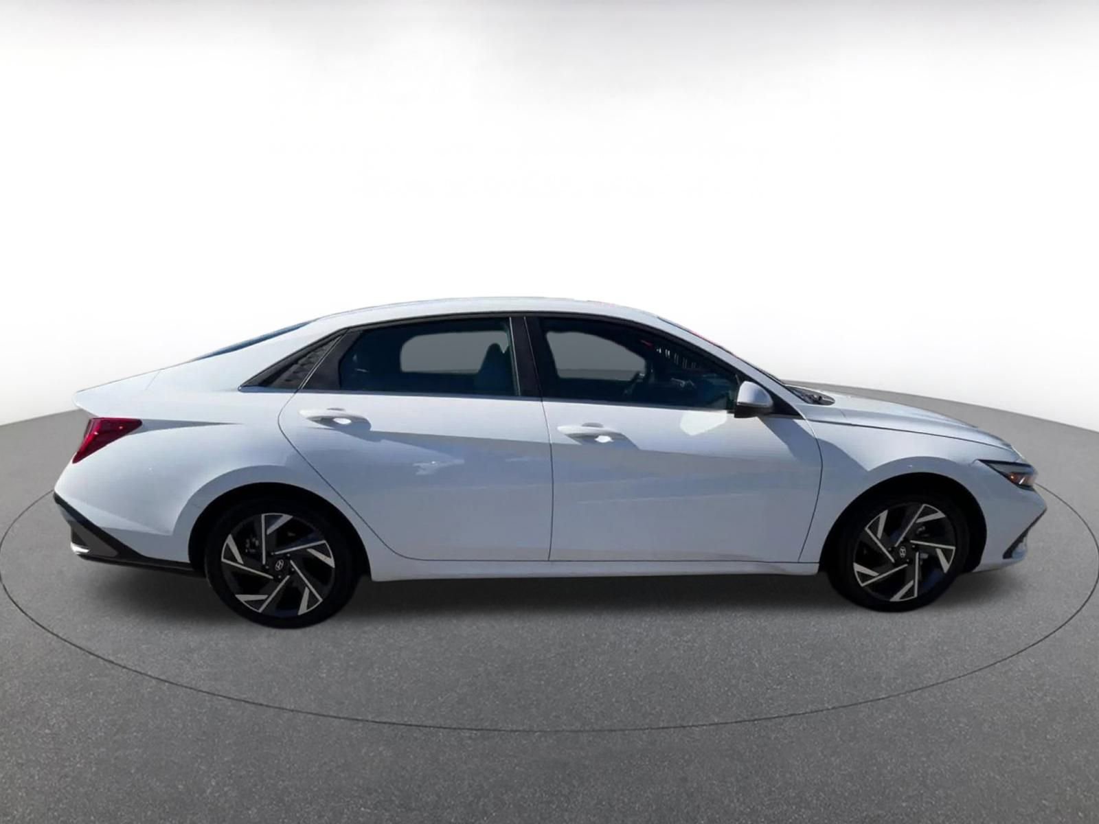 Used 2025 Hyundai Elantra Limited image 16