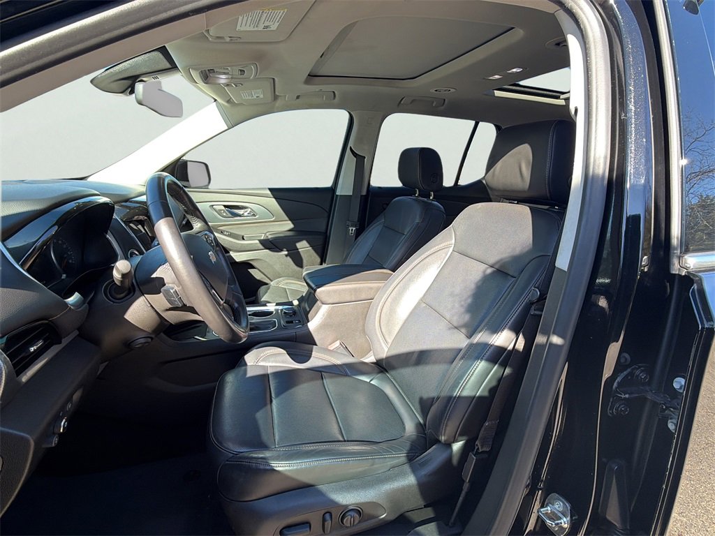 Used 2019 Chevrolet Traverse Premier w/ Redline Edition image 2