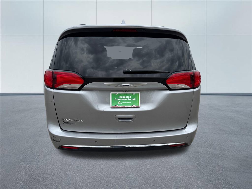 Used 2017 Chrysler Pacifica Touring-L w/ 13 Speaker Alpine Sound Group FWD image 4