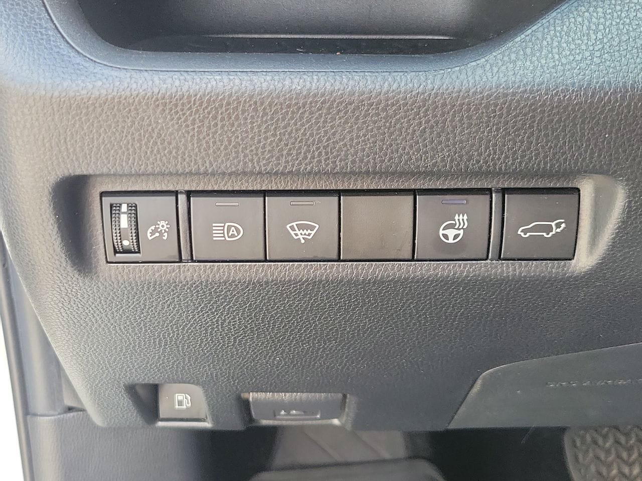 Used 2022 Toyota RAV4 XSE w/ XSE Grade Weather Package AWD/4WD image 31