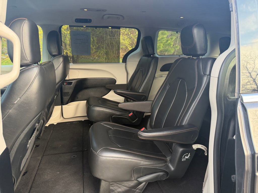 Used 2017 Chrysler Pacifica Touring-L image 23