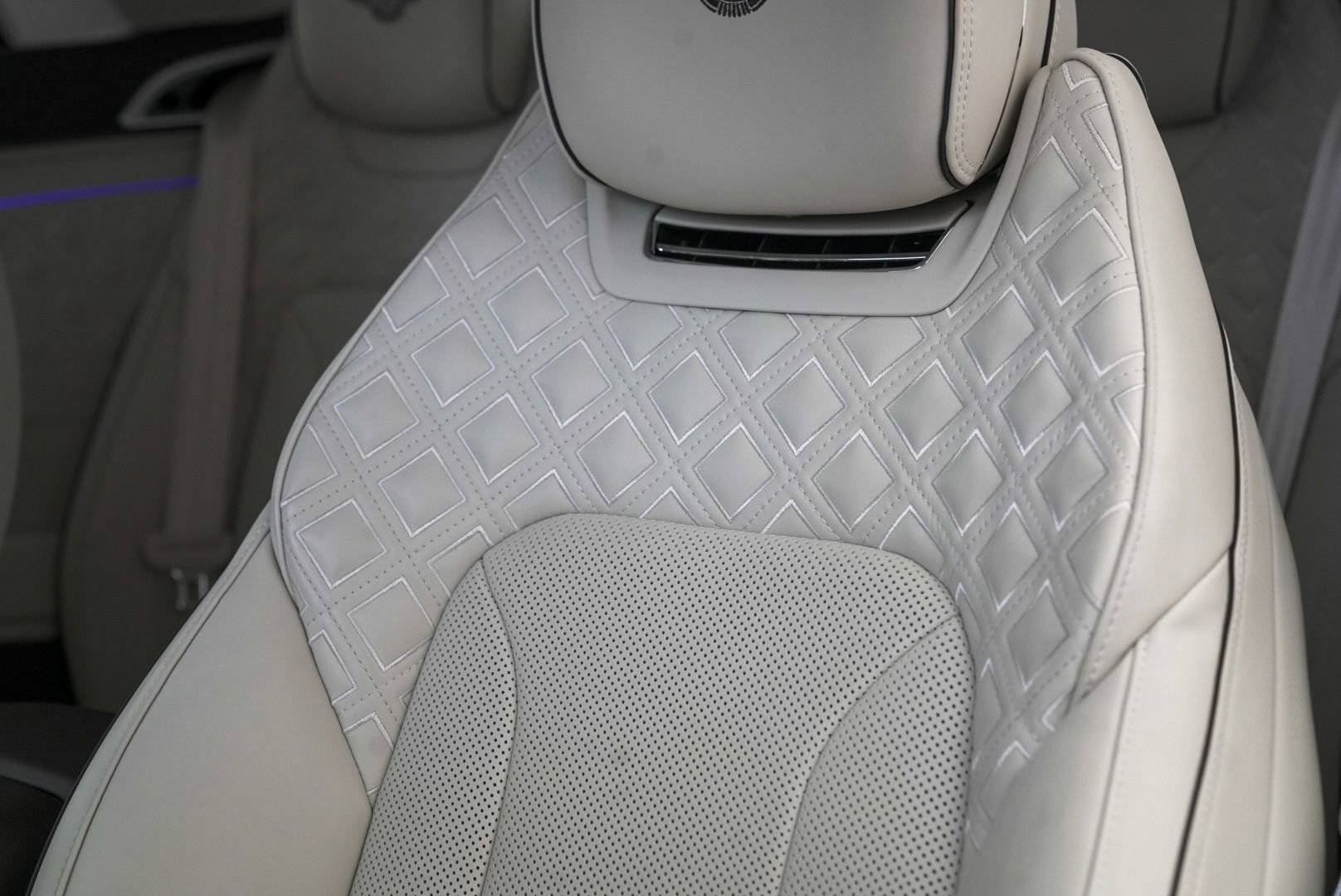 Used 2023 Bentley Continental GT Azure image 6