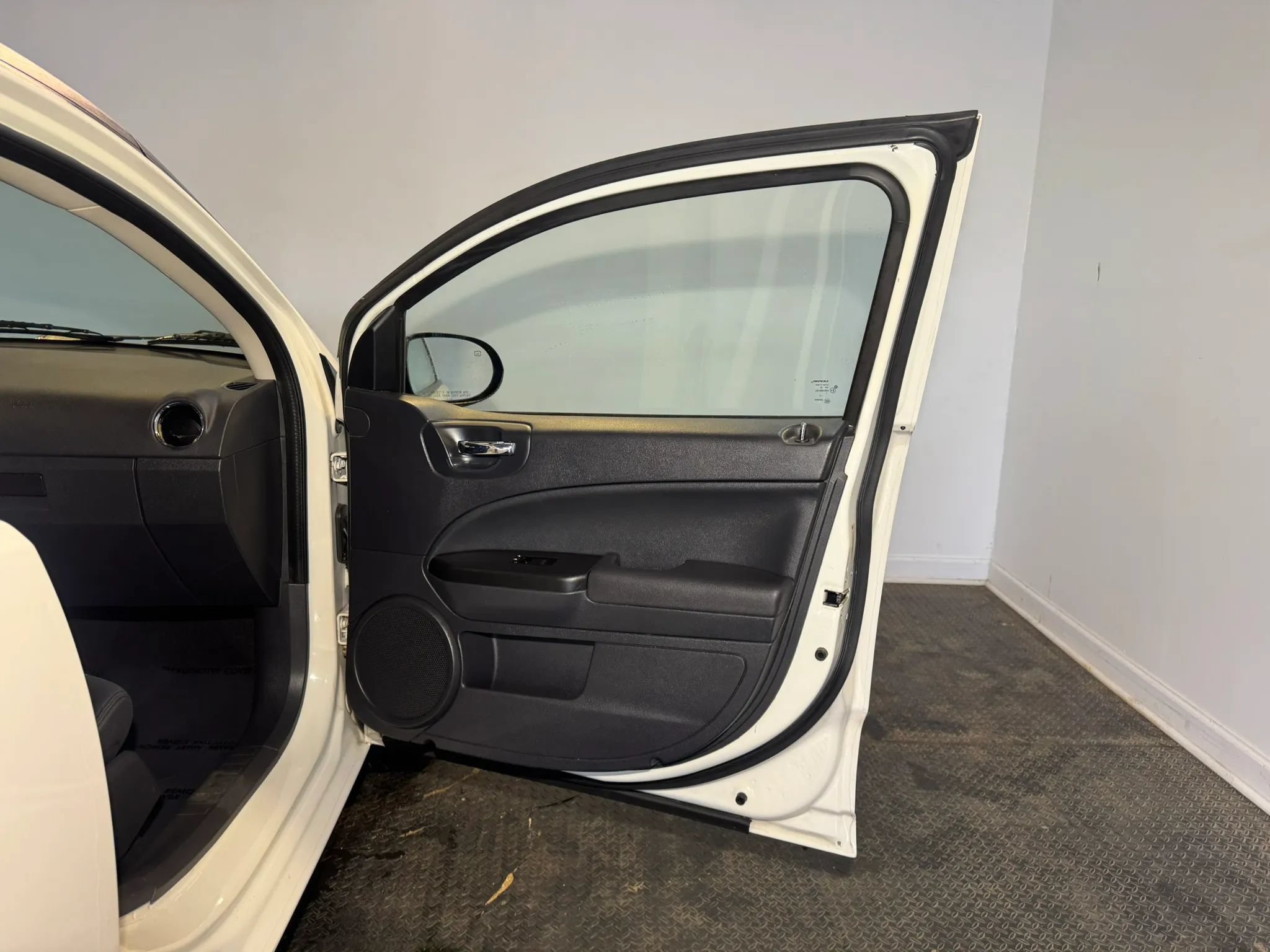 Used 2010 Dodge Caliber SXT FWD image 20