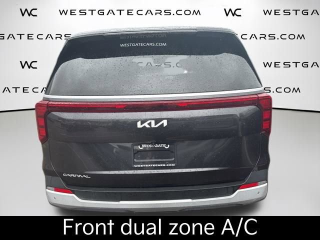 Certified 2025 Kia Carnival image 10