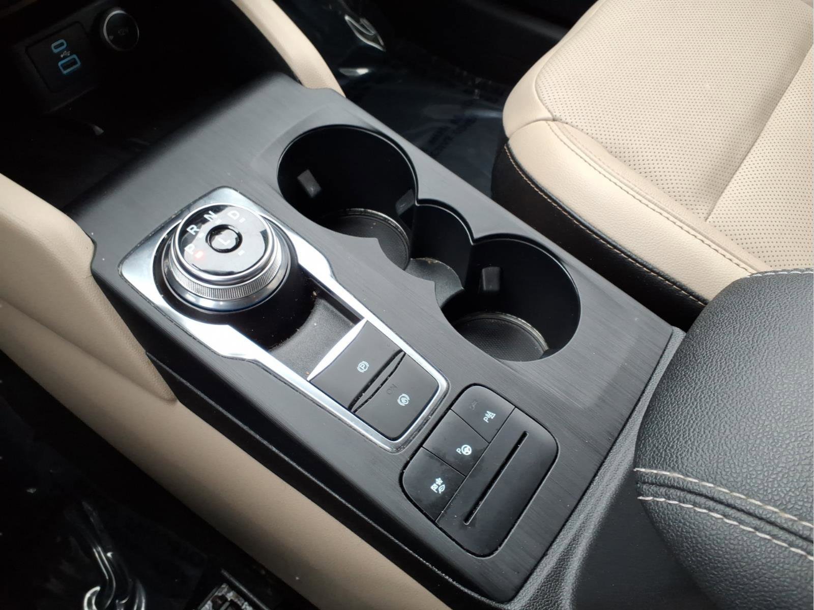 Used 2020 Ford Escape Titanium image 19