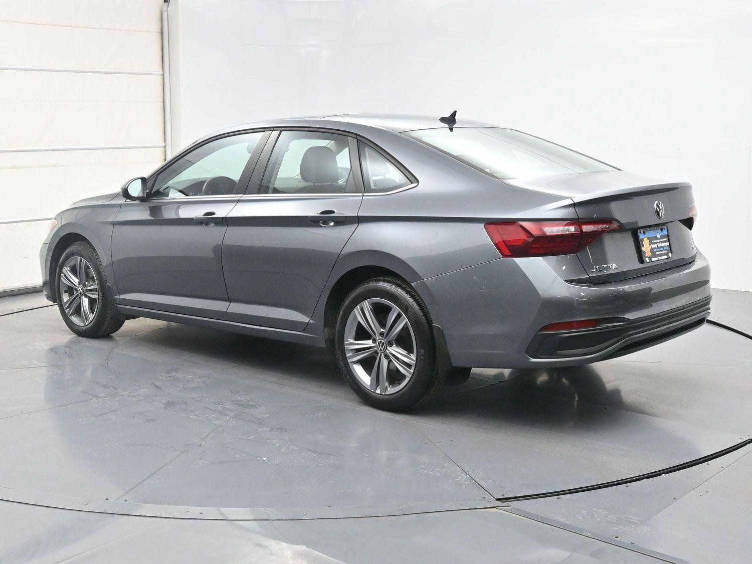 Used 2022 Volkswagen Jetta SE w/ Panoramic Sunroof Package FWD image 19