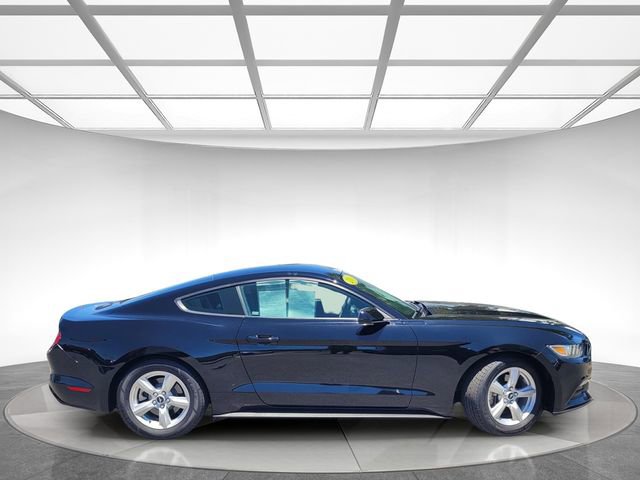 Used 2016 Ford Mustang Coupe RWD image 4