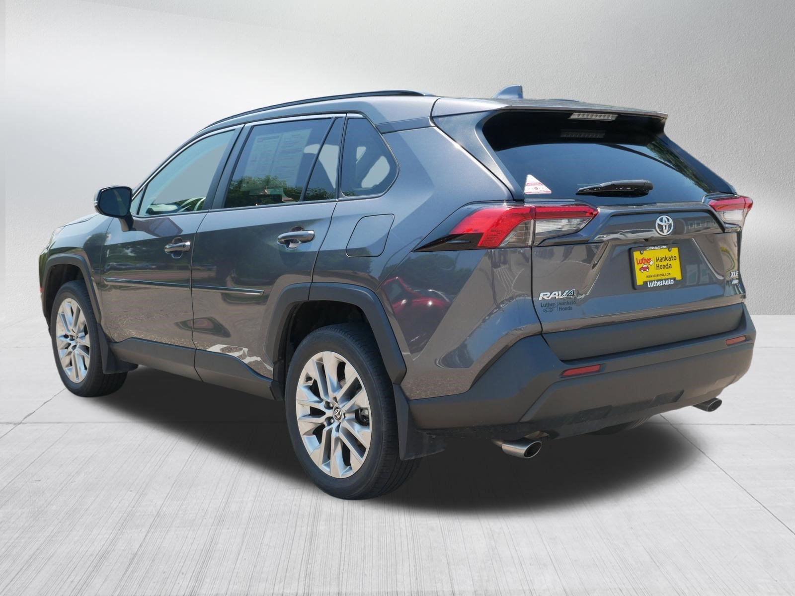 Used 2021 Toyota RAV4 XLE Premium AWD/4WD image 5