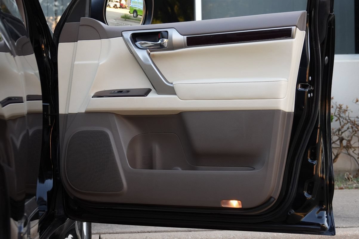 Used 2014 Lexus GX 460 w/ Premium Package AWD/4WD image 41