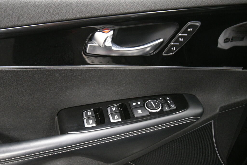 Used 2017 Kia Sorento SX image 12