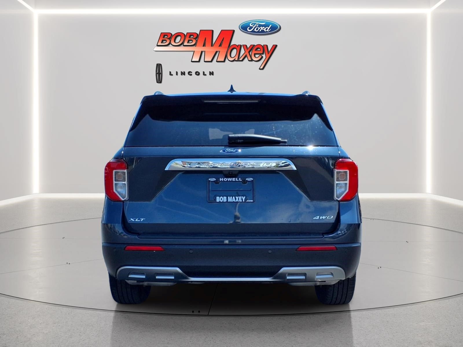 Used 2024 Ford Explorer XLT w/ Equipment Group 202A AWD/4WD image 7