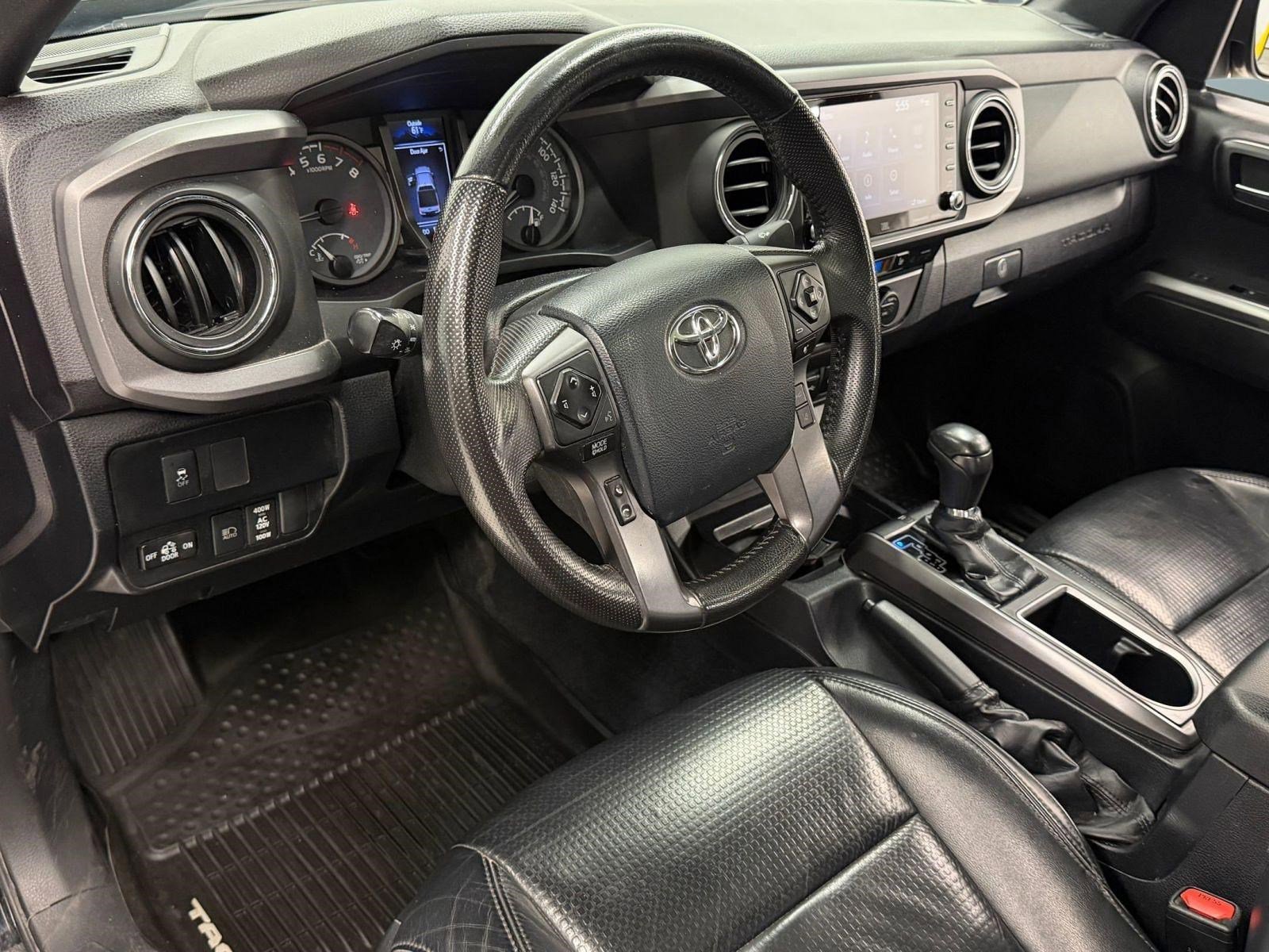 Used 2020 Toyota Tacoma TRD Sport w/ TRD Premium Sport Package AWD/4WD image 3