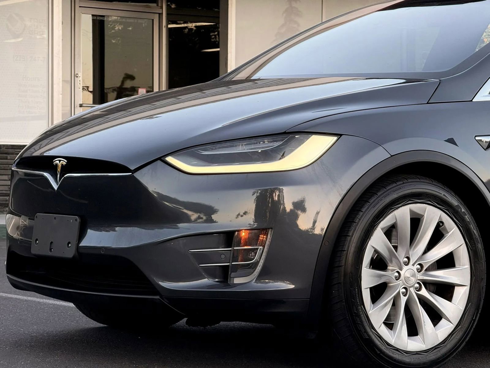Used 2017 Tesla Model X 100D AWD/4WD image 4