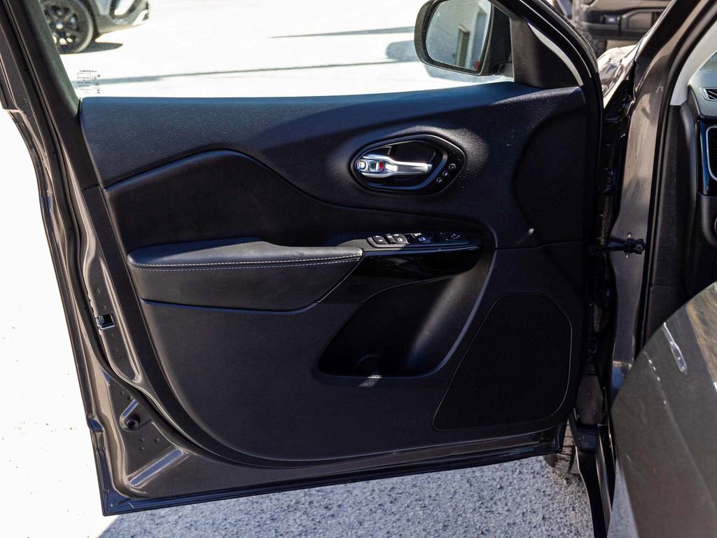 Used 2023 Jeep Cherokee Altitude Lux w/ Lux Elite Package image 11