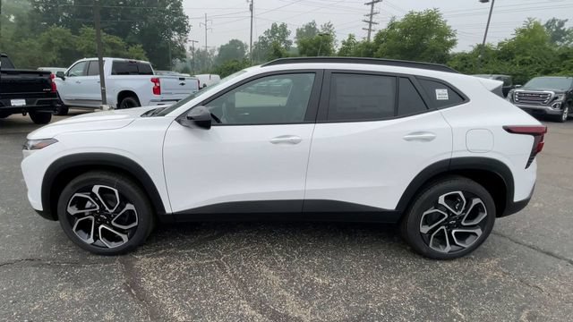 New 2026 Chevrolet Trax RS w/ Sunroof Package FWD image 7