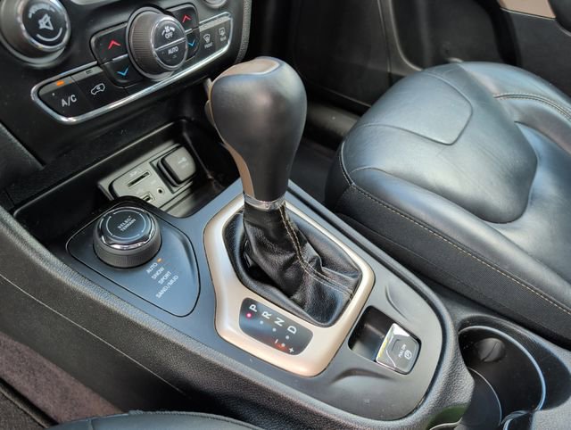 Used 2018 Jeep Cherokee Limited AWD/4WD image 29