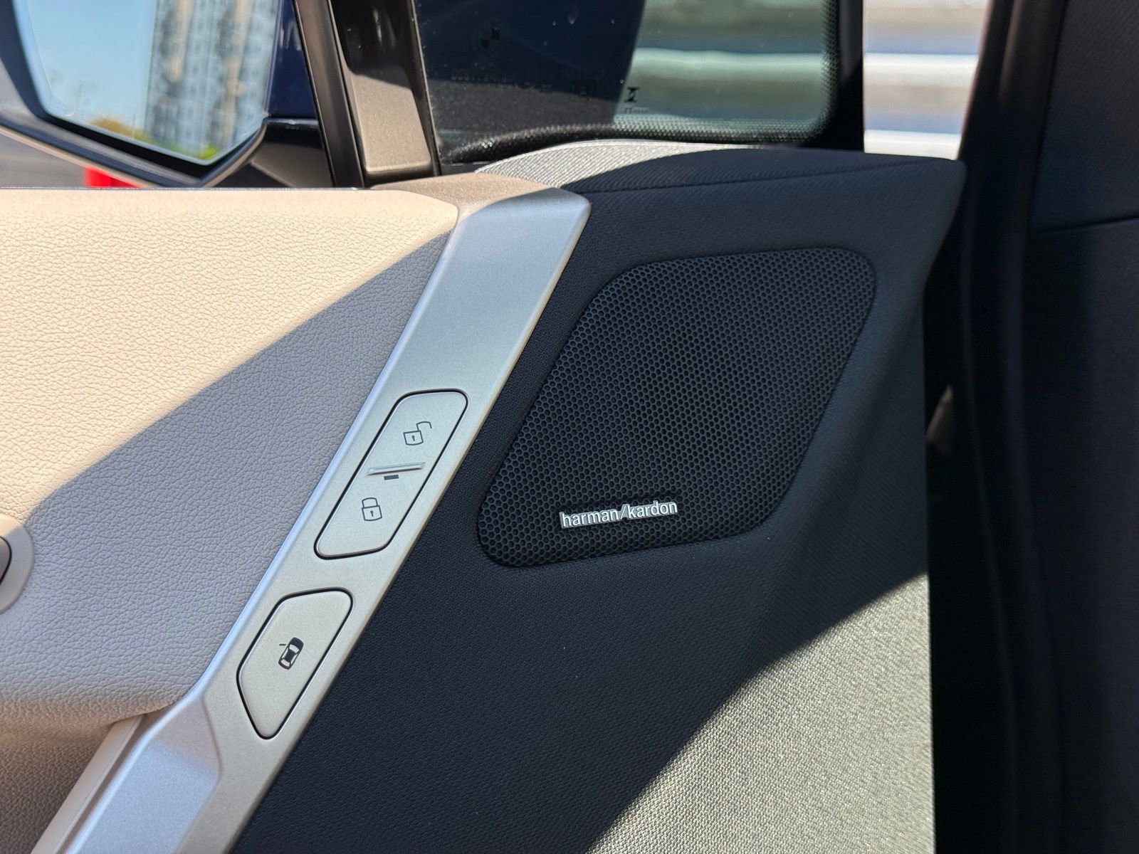 Used 2024 BMW iX xDrive50 w/ Premium Package image 28