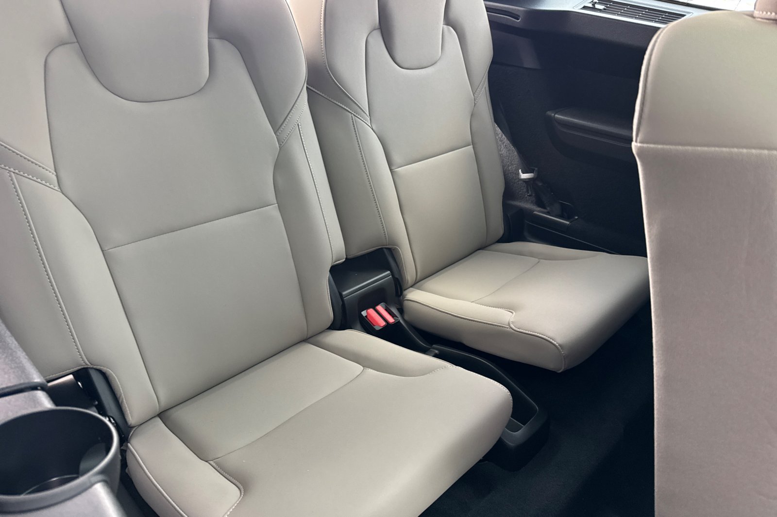 New 2026 Volvo XC90 T8 Plus w/ Protection Package AWD/4WD image 16