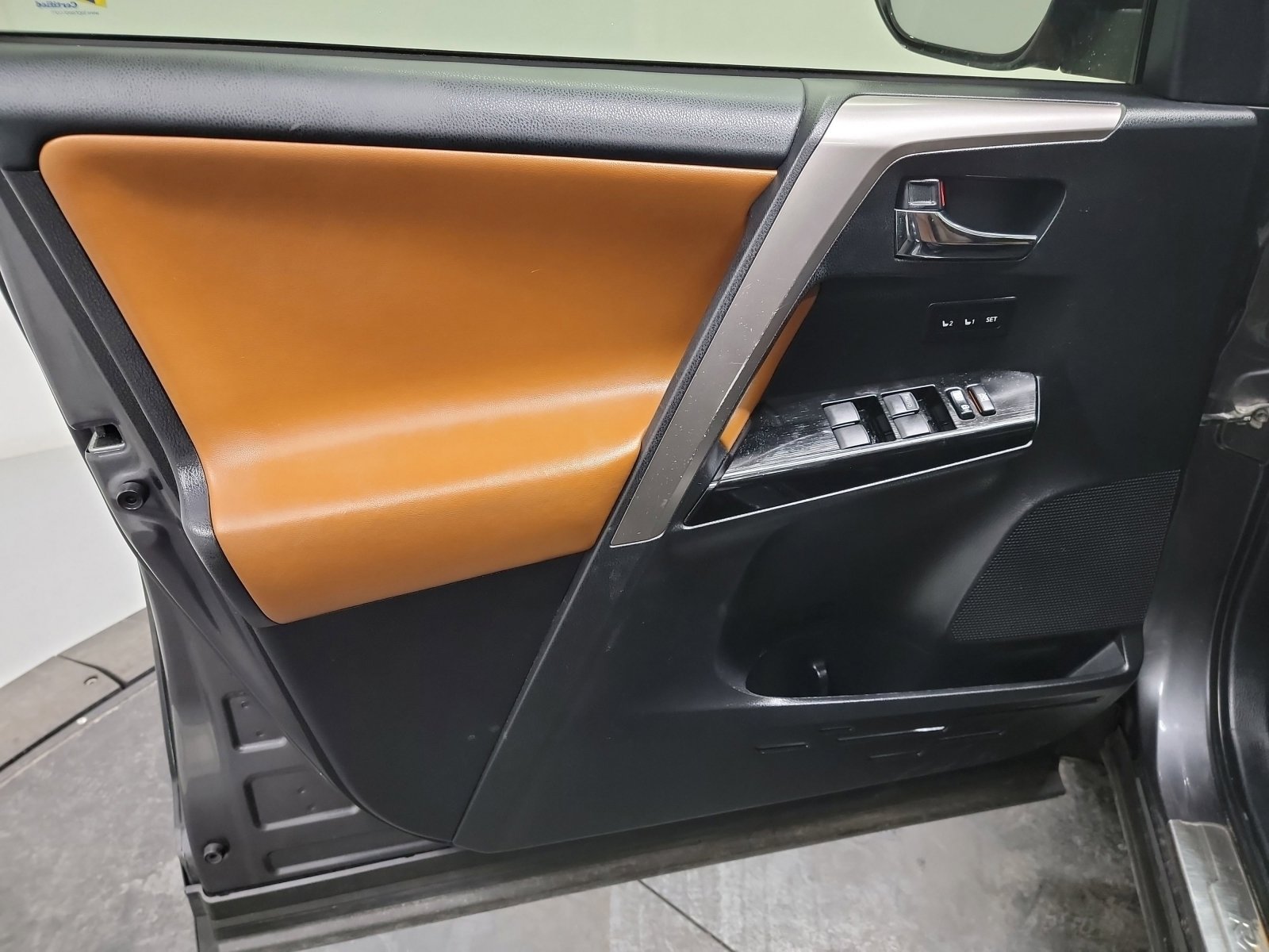 Used 2018 Toyota RAV4 Limited image 15