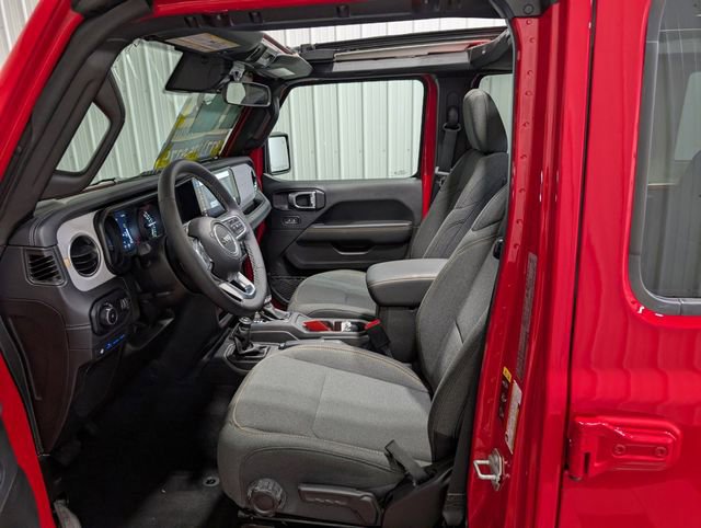 Used 2025 Jeep Wrangler Unlimited Sahara w/ Safety Group AWD/4WD image 14