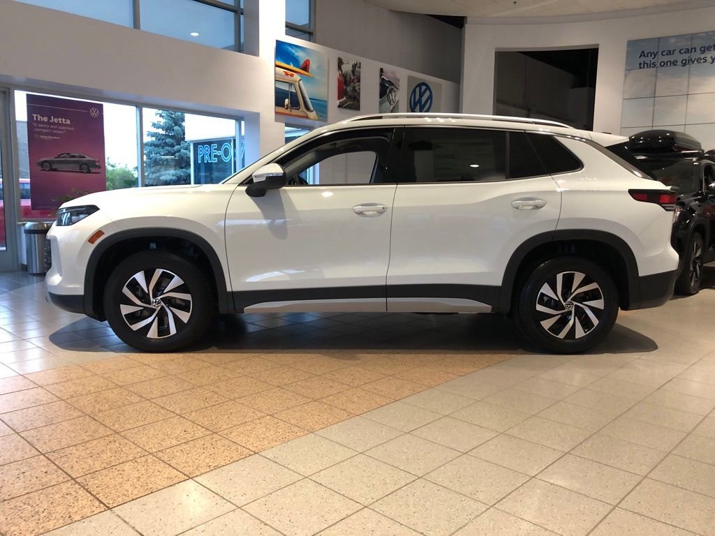 Used 2025 Volkswagen Tiguan S image 7