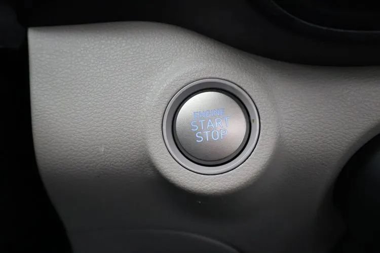 Used 2025 Hyundai Venue SEL FWD image 31